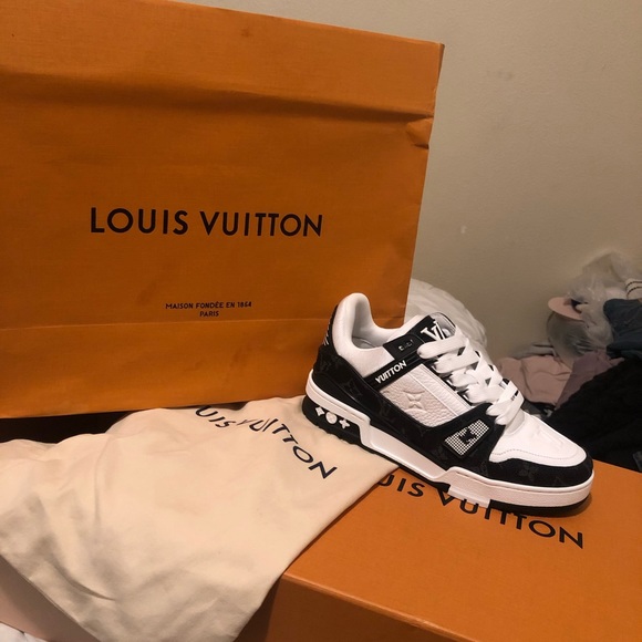 Lv sneakers size 6 1/2 for a man 8 1/2 for women - Picture 1 of 7